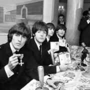 beatles regina elisabetta tavola